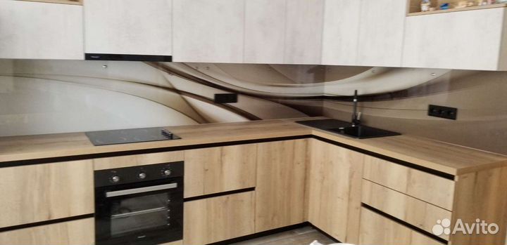 Стеклянный фартук на кухню