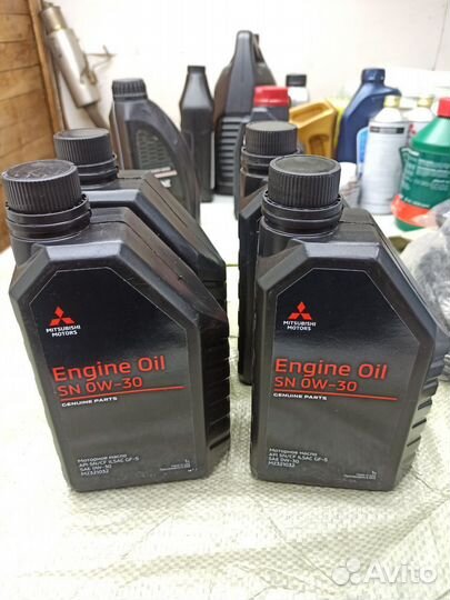 Оригинальное моторное масло Mitsubishi 0W30