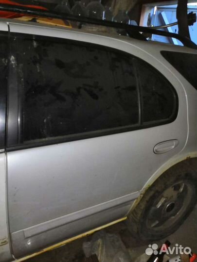 Дверь от ниссан цифиро