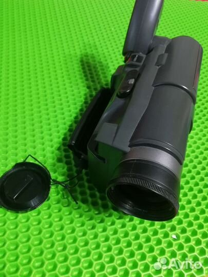 Видеокамера Hitachi VM- E338E