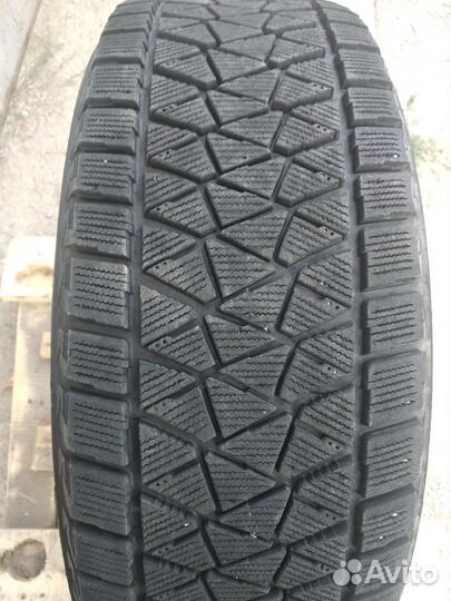 Bridgestone Blizzak DM-V2 235/65 R17