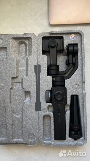 Стабилизатор для съемки Zhiyun smooth 4