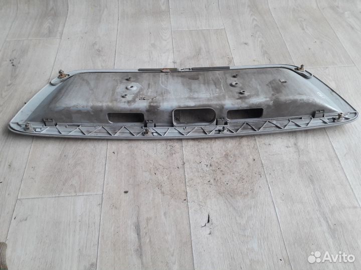 Накладка крышки багажника под Mercedes W220