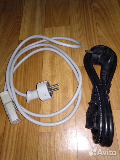 Провода компьютерные и микрофоны