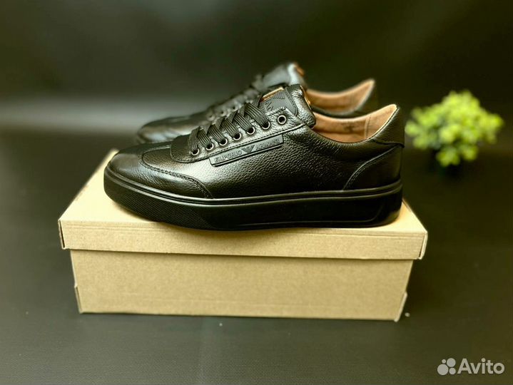 Кроссовки Armani долговечные