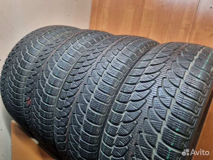 Bridgestone Blizzak LM-80 Evo 235/60 R18