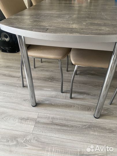 Стол обеденный