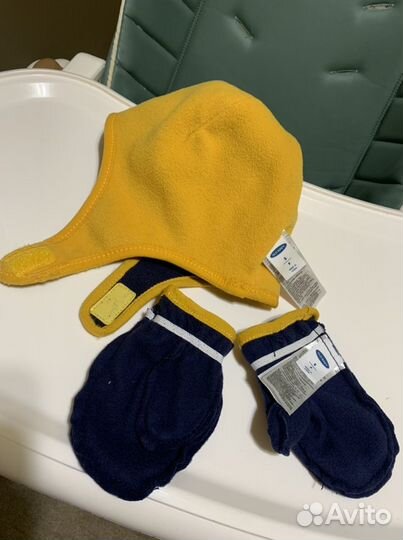 Новая шапка и варежки комплект