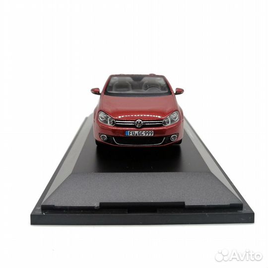 Модель автомобиля Schuco 450746600 VW Golf 1:43