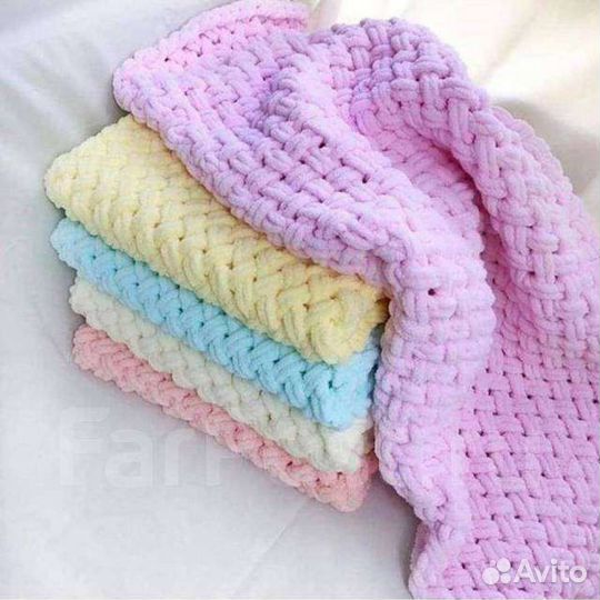 Плед из алеззи пуф