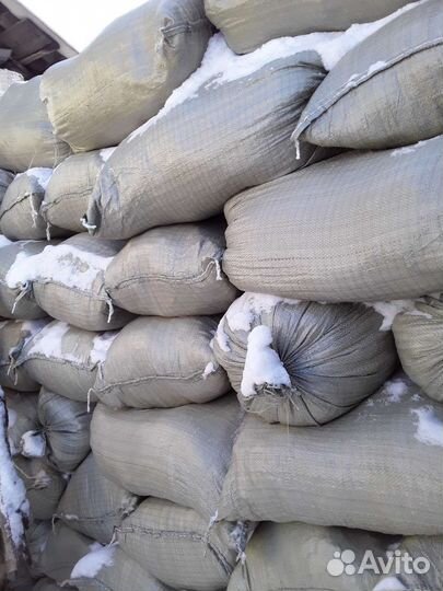 Опилки в мешках