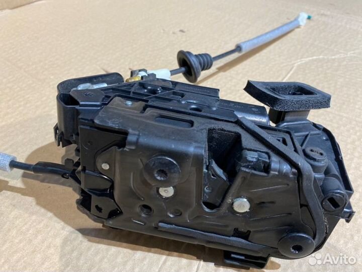 Замок двери задний правый Skoda Rapid CWV 2018