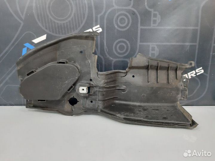 Воздуховод радиатора правый Bmw 530I E60 N52B30