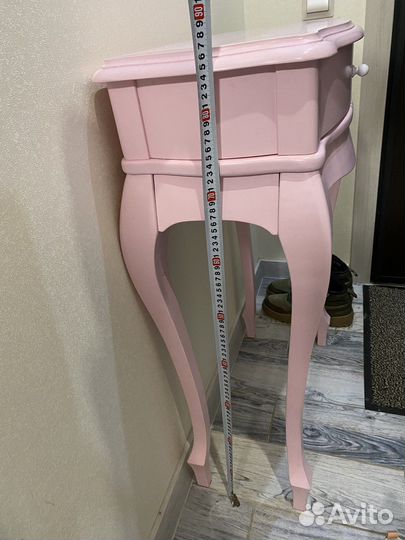 Туалетный столик с зеркалом