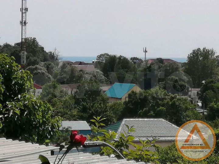 Дом 225 м² на участке 6,5 сот.