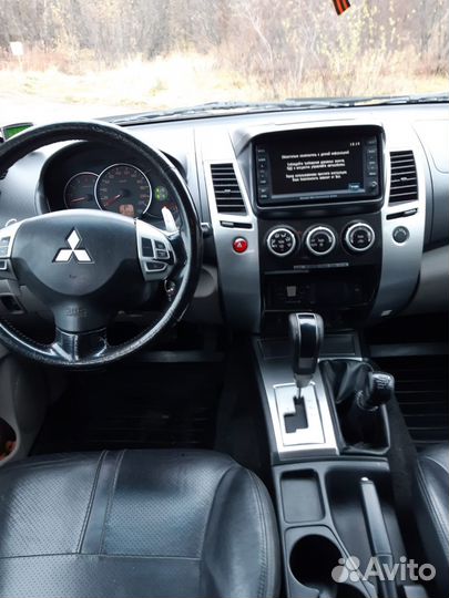 Mitsubishi Pajero Sport 2.5 AT, 2011, 298 000 км