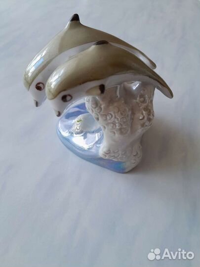 Статуэтка дельфины