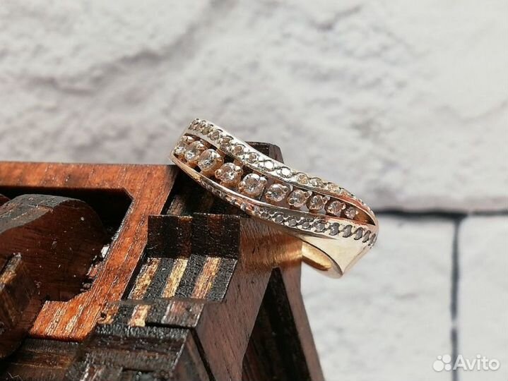 Золотое кольцо 585, массой 3.4 грамма. (Р17.5)