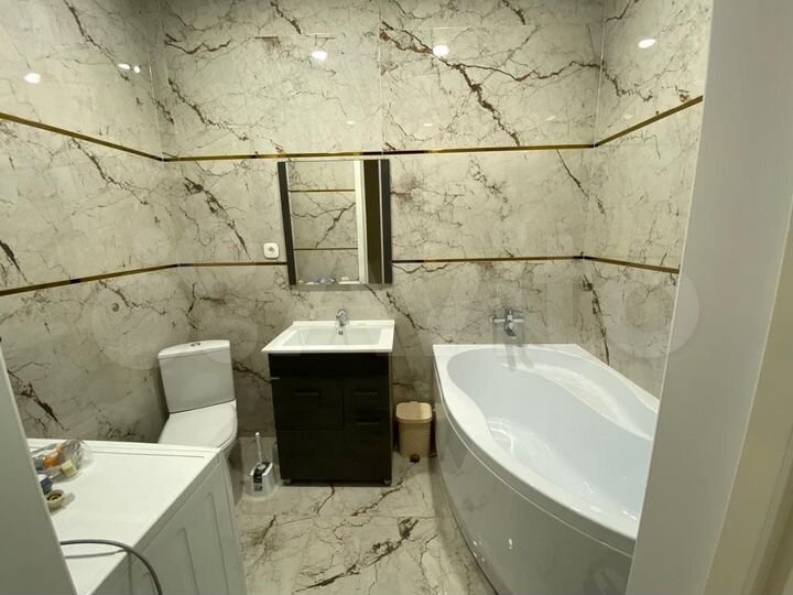 3-к. квартира, 100 м², 2/8 эт.