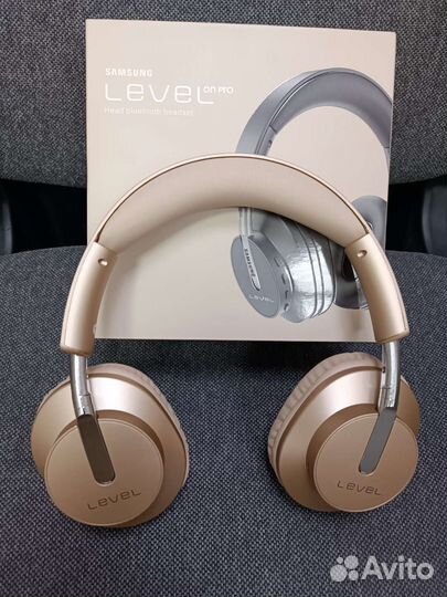 Большая полноразмерная Bluetooth гарнитура