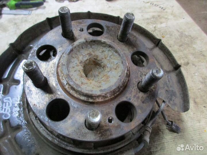 Кулак поворотный задний левый Kia Ceed 2007-2012