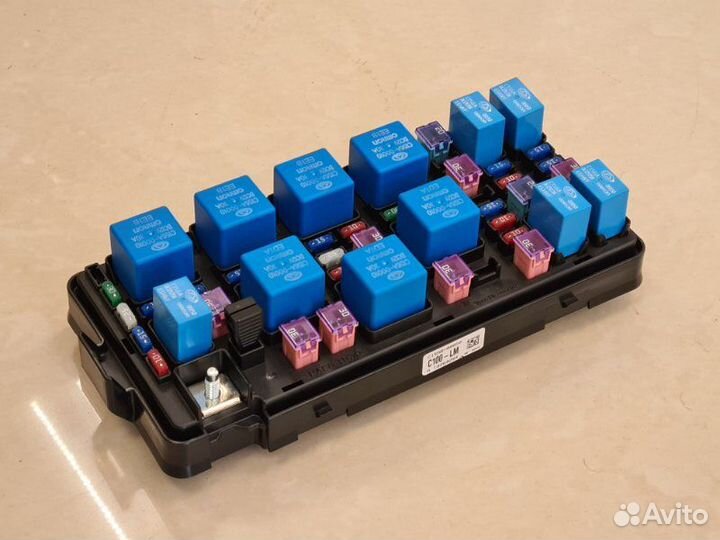 Блок предохранителей под капот Тагаз Вега C100