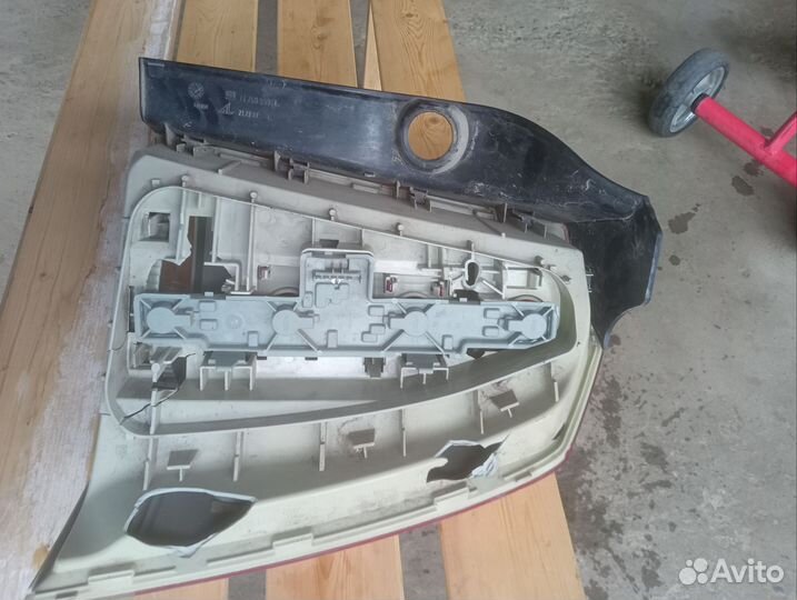 Задняя левая фара