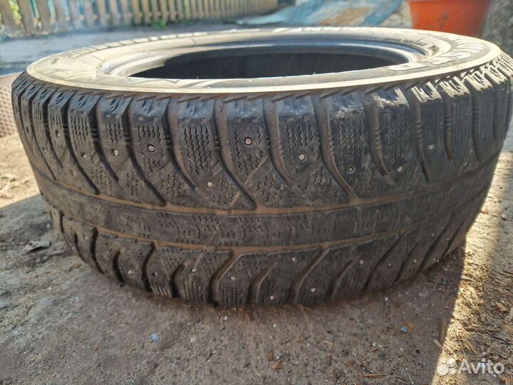 Bridgestone Ice Cruiser 7000 16/180 R16
