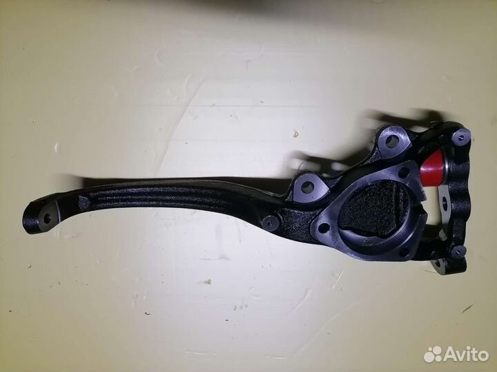 Кулак перед левый Dodge charger LD