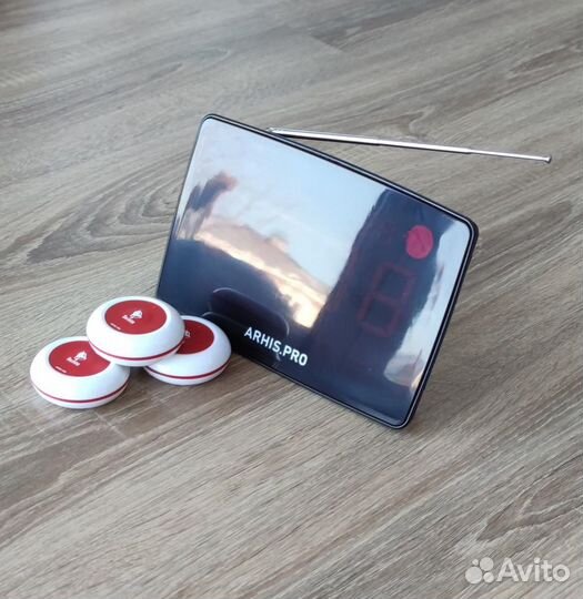 Кнпока вызова официанта и табло отображения вызова