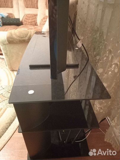 Стеклянная тумба под тв