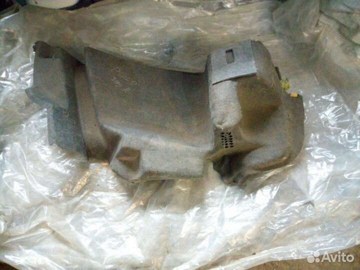 Обшивка багажника правая Volkswagen Polo 2009-2015