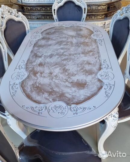 Кухонный стол и стулья