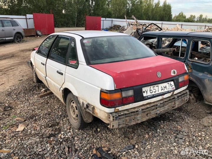 В разборе Volkswagen Passat b3 b3