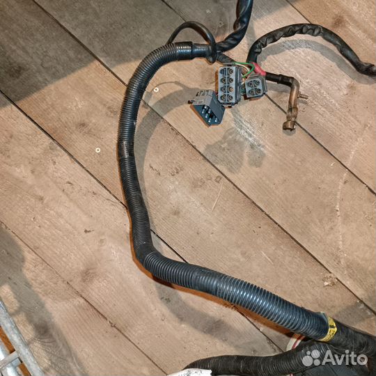 Проводка подкапотная Вольво 940