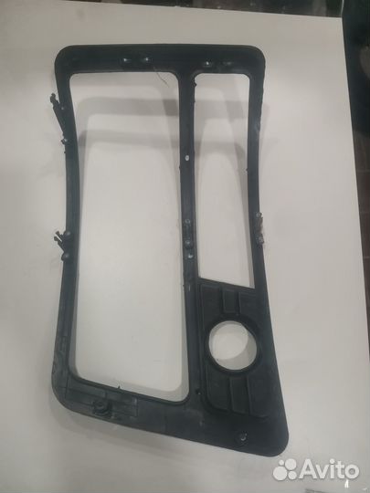 Облицовка фары правая F3000 DZ931897230(24