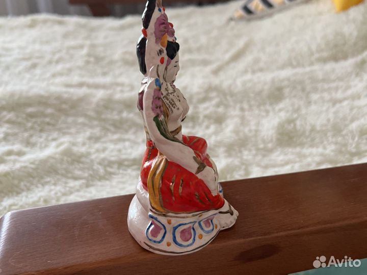 Статуэтка фарфор
