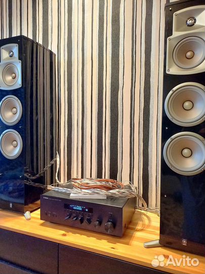 HiFi интегральный усилитель Yamaha R-S300 кабелями