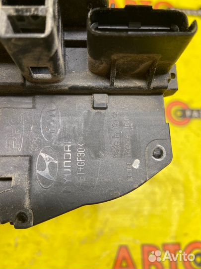 Замок двери передний правый Hyundai Elantra HD