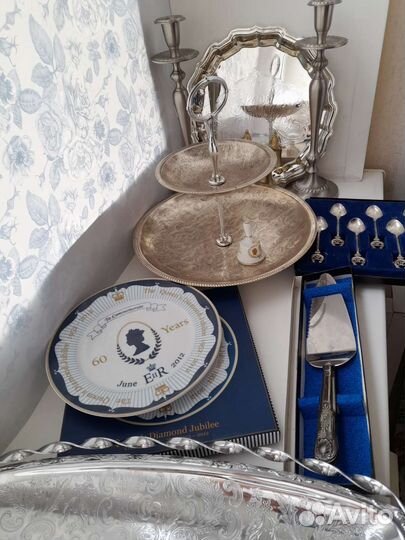 Солонки,этажерка,королева Англии,винтаж