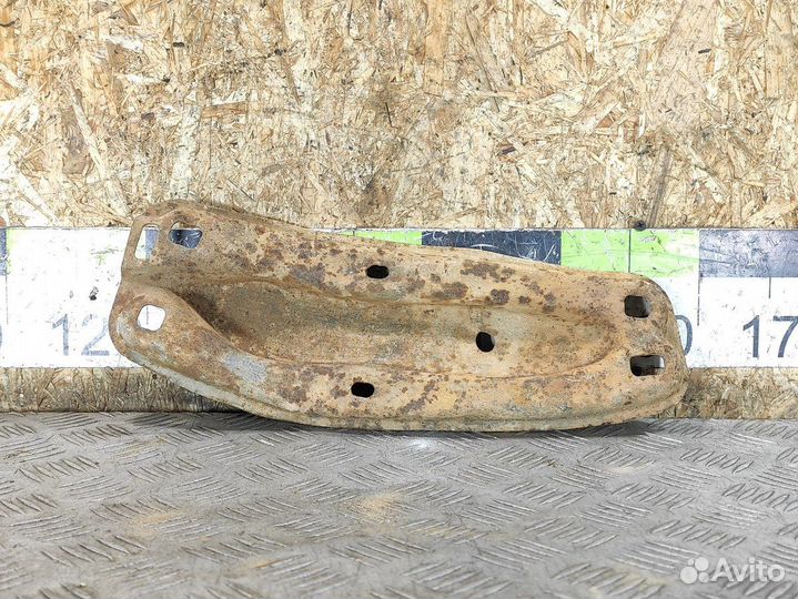 Кронштейн двигателя E 210