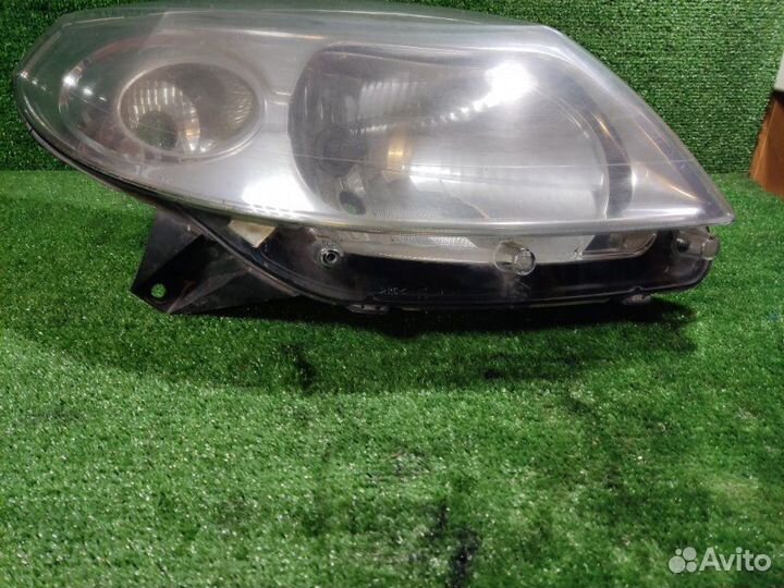 Фара правая Renault Sandero