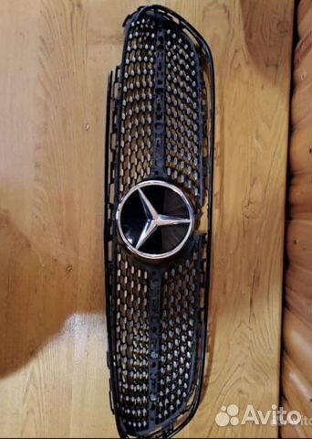 Решетка с эмблемой Mercedes W 213 E Klass