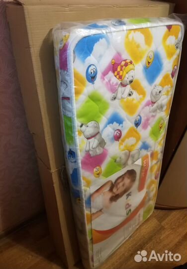 Новые детская кроватка с маятником и матрасом