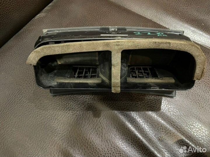 Дефлектор на торпедо Mercedes-Benz S Class W220