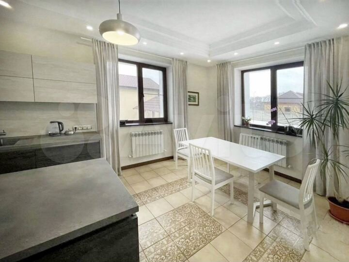 Коттедж 230 м² на участке 15 сот.