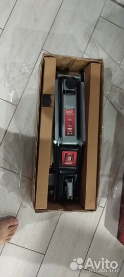 Домкрат подкатной гидравлический