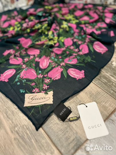 Платок Gucci зеленый в подарочной упаковке бренда