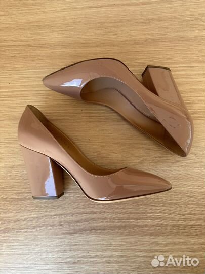 Sergio rossi туфли 39 р. Пудровые, Лаковая кожа