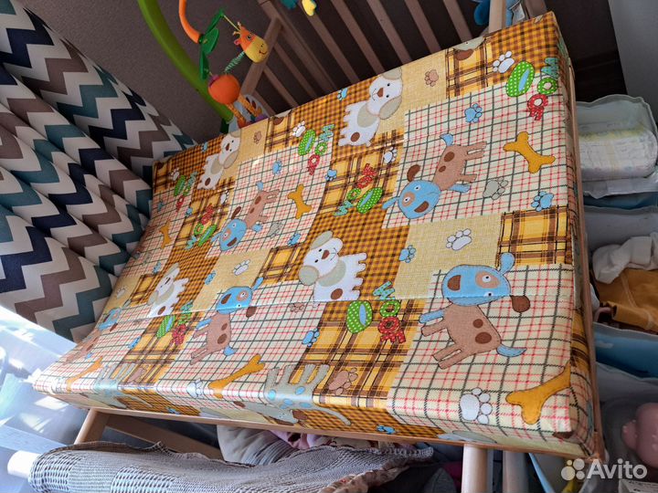 Пеленальная доска на кроватку